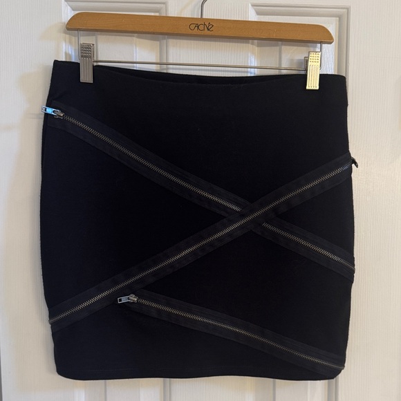 Vertigo Paris Dresses & Skirts - Vertigo Paris Vintage Black Zipper Mini